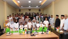 Kapolres Sumenep, AKBP Anang Hardiyanto, saat buka bersama dengan puluhan wartawan (Za - garudajatim.com)