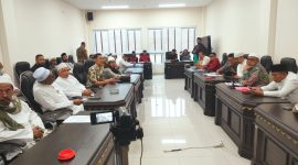 Sejumlah ulama dan habaib saat datangi kantor DPRD Kabupaten Sumenep (Za - garudajatim.com)