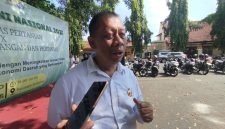 Kepala Dinas Ketahanan Pangan dan Pertanian Kabupaten Sumenep, Chainur Rasyid, saat diwawancarai wartawan (Za - garudajatim.com)