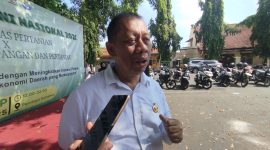 Kepala Dinas Ketahanan Pangan dan Pertanian Kabupaten Sumenep, Chainur Rasyid, saat diwawancarai wartawan (Za - garudajatim.com)