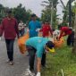 DLH Sumenep saat bersih-bersih dan tanam pohon dalam rangka memperingati Hari Peduli Sampah Nasional (Za - garudajatim.com)