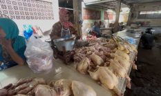 Sepi Pembeli, Daging Ayam Potong Di Pasar Anom Sumenep Tembus Harga Rp48 Ribu