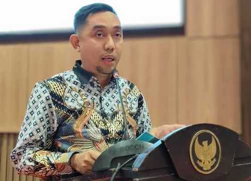 Anggota Komisi I DPRD Sumenep, Khairul Anwar, saat menyampaikan tentang pemangkasan anggaran dana desa hingga 70 persen (istimewa - garudajatim.com)