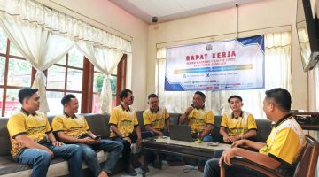 Ikatan Wartawan Online Daerah Sumenep saat rapat kerja (Za - garudajatim.com)