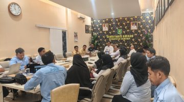 Ikatan Wartawan Online Daerah Sumenep saat aundesi dengan satgas SPPG (Za - garudajatim.com)