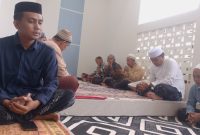 LBH Achmad Madani Putra dan Rekan-Rekan saat menggelar kegiatan khotmil Quran, doa bersama, serta buka puasa bersama (Za - garudajatim.com)