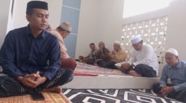 LBH Achmad Madani Putra dan Rekan-Rekan saat menggelar kegiatan khotmil Quran, doa bersama, serta buka puasa bersama (Za - garudajatim.com)