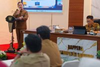 Kepala Bappeda Kabupaten Sumenep, Arif Firmanto, saat menyampaikan tentang arah pembangunan (Za - garudajatim.com)