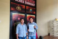 Anggota IWO Sumenep saat laporan kasus pencemaran nama baik (Za - garudajatim.com)