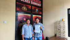 Anggota IWO Sumenep saat laporan kasus pencemaran nama baik (Za - garudajatim.com)