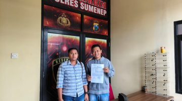 Anggota IWO Sumenep saat laporan kasus pencemaran nama baik (Za - garudajatim.com)