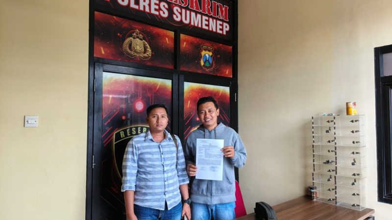 Anggota IWO Sumenep saat laporan kasus pencemaran nama baik (Za - garudajatim.com)