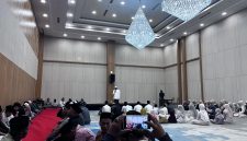 Keluarga besar Abd Aziz Salim Syabibi, saat buka puasa bersama di Ballroom Hotel Myze (Za - garudajatim.com)