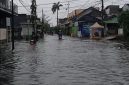 Jalan jantung kota Sumenep terendam banjir (Za - garudajatim.com