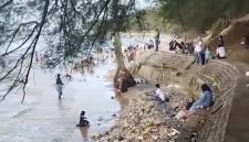 Wajah ambruk pantai Slopeng Sumenep (Za - garudajatim.com)