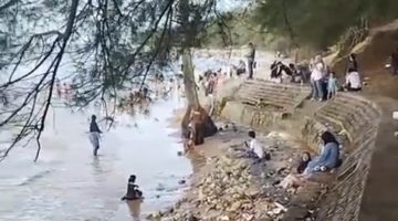 Wajah ambruk pantai Slopeng Sumenep (Za - garudajatim.com)