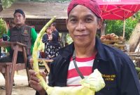 Kepala Dispusip Sumenep, Rudi Yuyianto, saat mengikuti kegiatan festival Ketupat (istimewa - garudajatim.com)