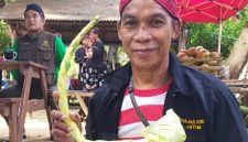 Kepala Dispusip Sumenep, Rudi Yuyianto, saat mengikuti kegiatan festival Ketupat (istimewa - garudajatim.com)