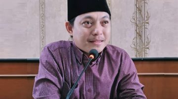 Ketua Fraksi PDI Perjuangan DPRD Sumenep, Hosnan, saat mengungkapkan tentang program transportasi laut gratis (Istimewa - garudajatim.com)