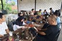 Pendiri perusahaan Makayasa, H. Supriyadi, saat menggelar halalbihalal bersama insan media di Ayoka Cafe (Za - garudajatim.com)