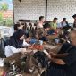 Pendiri perusahaan Makayasa, H. Supriyadi, saat menggelar halalbihalal bersama insan media di Ayoka Cafe (Za - garudajatim.com)