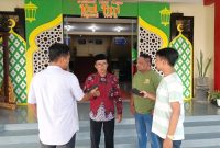 Kepala MI Ar Rasyad Desa Kolpo, M. Saleh, saat diwawancarai (Za - garudajatim.com)
