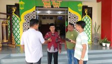 Kepala MI Ar Rasyad Desa Kolpo, M. Saleh, saat diwawancarai (Za - garudajatim.com)