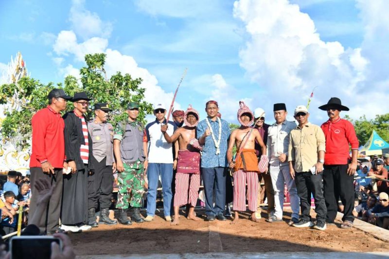 Peserta Festival Ojung Sumenep, saat foto bersama (Za - garudajatim.com)