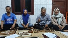 Kuasa hukum, Kamarullah, saat mendampingi kliennya (Za - garudajatim.com)