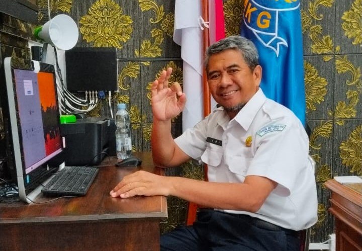 Kepala BMKG Stasiun Trunojoyo Sumenep, Ari Widjajanto, saat memaparkan tentang pancaroba El Niño (Za - garudajatim.com)