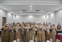 Foto bersama Dinkes P2KB Sumenep, saat menggelar Evaluasi Program PTM (Za - garudajatim.com)