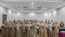 Foto bersama Dinkes P2KB Sumenep, saat menggelar Evaluasi Program PTM (Za - garudajatim.com)