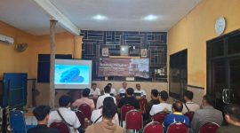 Disbudporapar Sumenep, saat menggelar acara sosialisasi peningkatan pelayanan usaha pariwisata (Za - garudajatim.com)