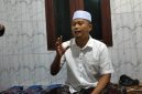 Kuasa hukum Lembaga Bantuan Hukum (LBH), Achmad Madani Putra, Kamarullah, saat menyatakan sikap tenang kasus H. Latib (Za - garudajatim.com)