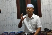 Kuasa hukum Lembaga Bantuan Hukum (LBH), Achmad Madani Putra, Kamarullah, saat menyatakan sikap tenang kasus H. Latib (Za - garudajatim.com)