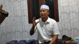 Kuasa hukum Lembaga Bantuan Hukum (LBH), Achmad Madani Putra, Kamarullah, saat menyatakan sikap tenang kasus H. Latib (Za - garudajatim.com)