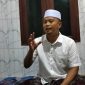 Kuasa hukum Lembaga Bantuan Hukum (LBH), Achmad Madani Putra, Kamarullah, saat menyatakan sikap tenang kasus H. Latib (Za - garudajatim.com)