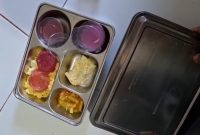 Foto MBG yang didistribusikan oleh SPPG Ganding Sumenep di bawah Yayasan Sosial Rumah Sejahtera Santri NU diduga basi (Za - garudajatim.com)