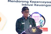Direktur Utama BPRS Bhakti Sumekar, Hairil Fajar, saat sambutan di acara talkshow edukatif (Za - garudajatim.com)