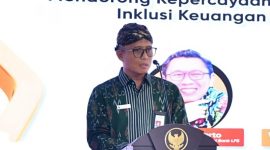 Direktur Utama BPRS Bhakti Sumekar, Hairil Fajar, saat sambutan di acara talkshow edukatif (Za - garudajatim.com)