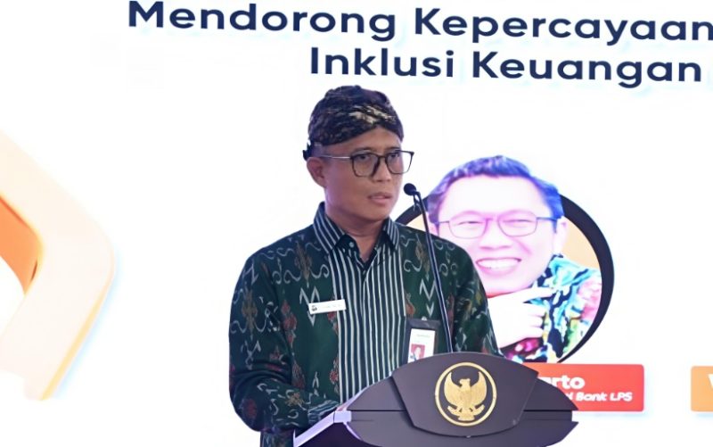 Direktur Utama BPRS Bhakti Sumekar, Hairil Fajar, saat sambutan di acara talkshow edukatif (Za - garudajatim.com)