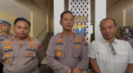 Kapolres Sumenep, AKBP Anang Hardiyanto (tengah), saat diwawancarai (Za - garudajatim.com)
