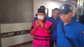 Kades Pragaan Daya, Kecamatan Pragaan, Kabupaten Sumenep, berinisial IM, saat ditahan Kejari (Za - garudajatim.com)