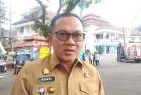 Kepala Bapenda Kota Malang, Handi Priyanto, saat diwawancarai (Istimewa - garudajatim.com)
