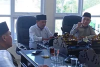 Pansus II DPRD Sumenep saat melaksanakan pembahasan Rancangan Peraturan Daerah (Raperda) tentang penambahan penyertaan modal untuk PT BPRS Bhakti Sumekar (Istimewa - garudajatim.com)