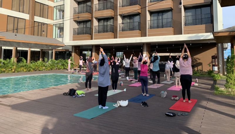 Suasana MYZT Hotel Sumenep saat pagi hari diisi dengan kegiatan senam sehat (Za - garudajatim.com)