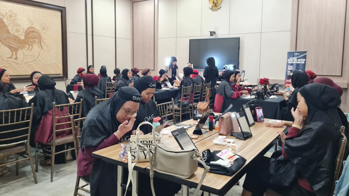 MYZE Hotel Sumenep by Artotel saat menggelar Beauty Class: Korean Makeup Look (Za - garudajatim.com)