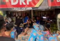 Video viral arogan yang melibatkan seorang oknum anggota TNI aktif di sebuah warung Madura (Istimewa - garudajatim.com)