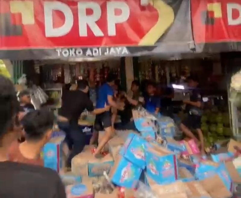 Video viral arogan yang melibatkan seorang oknum anggota TNI aktif di sebuah warung Madura (Istimewa - garudajatim.com)