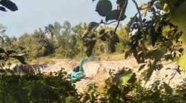 Foto galian C ilegal Desa Sentol Laok, Kecamatan Pragaan, Kabupaten Sumenep, masih beroperasi (Za - garudajatim.com)
